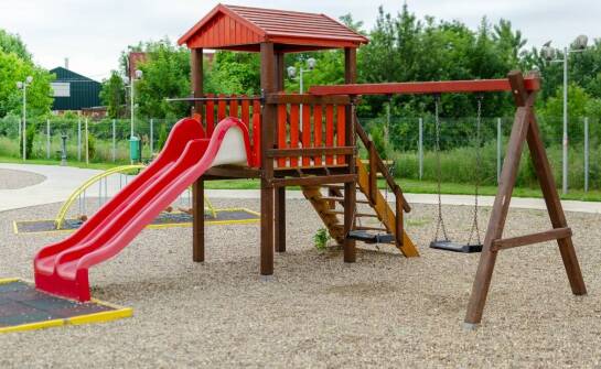 Nowoczesne kosze do koszykówki dla dzieci – rozwiązania dla placów zabaw