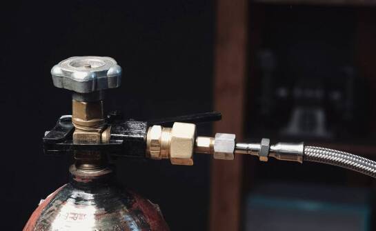 Czy i kiedy opłaca się montaż instalacji LPG w dostawczych pojazdach?