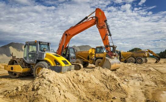 Jak nowoczesny park maszynowy ułatwia montaż gruntowych pomp ciepła?