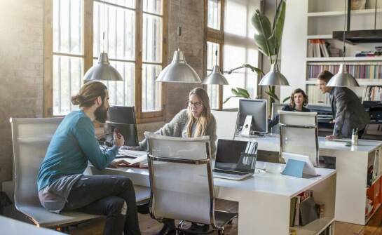 Jak wykorzystać online projekt biura do stworzenia inspirującej przestrzeni pracy?