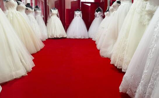 Sukienki w Katowicach – jak wybrać odpowiednią długość sukni na wesele?