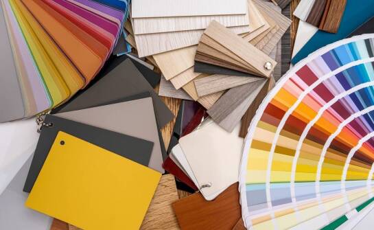 Druk plastikowych kart a pracownicze identyfikatory – co warto wiedzieć?