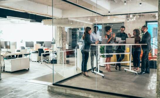 Jak systemy do kolejkowania mogą wspierać zarządzanie kryzysowe w firmach?