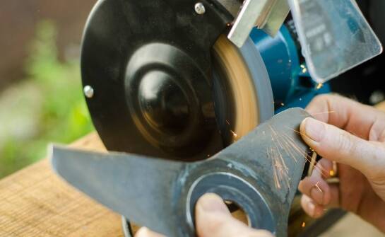 Serwisowanie kosiarki – kluczowe aspekty konserwacji