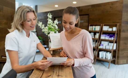 Jakie opinie dominują na temat podejścia Anny Baran do leczenia skóry?