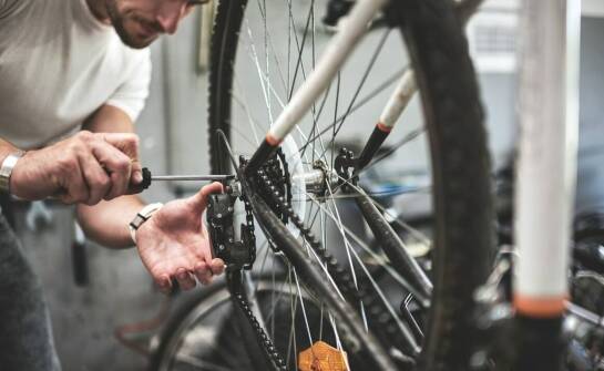 Jakie korzyści daje kontrola sterów w rowerowym serwisie?