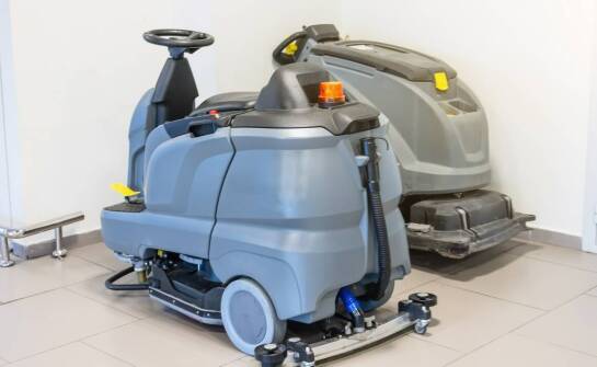 Specjalistyczny sprzęt do wynajęcia – jak zapewnić najwyższą jakość usług czystości?