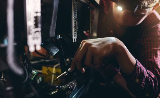 Jakie kroki podjąć, gdy komputer traci wydajność – serwisowe porady