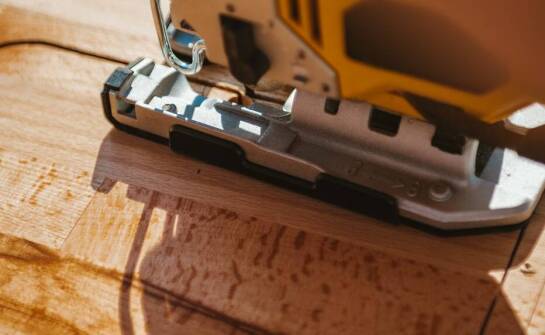 Porównanie tradycyjnych metod z nowoczesnym laserowym cięciem