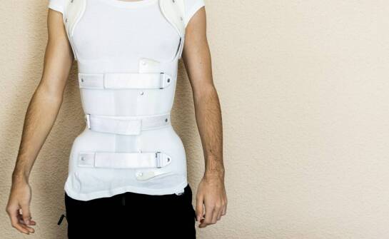 Jakie funkcje pełni rehabilitacyjna szyna w procesie rekonwalescencji?