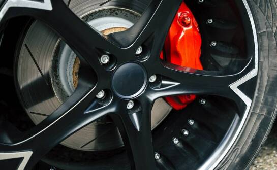 Jakie są różnice w pielęgnacji aluminiowych felg i stalowych felg?