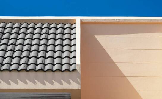 Poradnik: jak dobrać odpowiedni dach do ocieplanego garażu blaszanego?