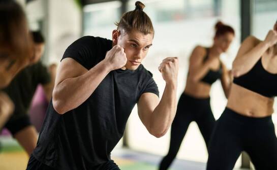 Jak agencje reklamowe mogą wspierać kluby fitness w zarządzaniu długami?