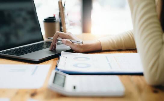 Jak zmieniające się prawne przepisy wpływają na wycenę nieruchomości?