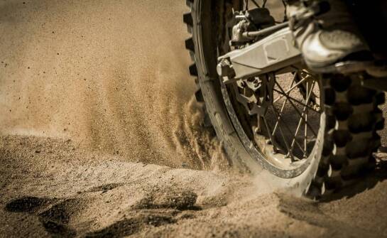 Męskie koszulki z motorynką – dlaczego warto postawić na jakość?