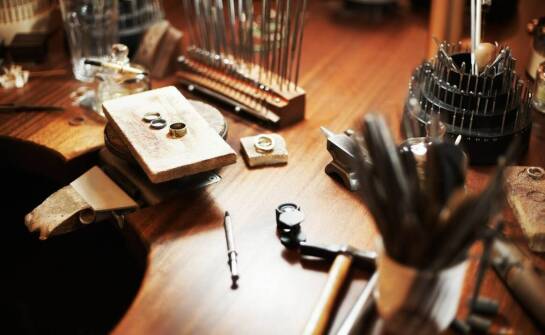 Wpływ akcesoriów dla nożorobów na proces tworzenia ostrzy