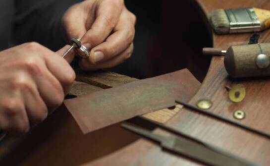 Jakie są najważniejsze umiejętności rzeczoznawcy w procesie wyceny biżuterii?