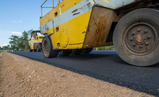 Wpływ jakości dróg na przewóz blaszanych garaży