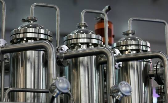 Wybór hydraulicznego zbiornika: kluczowe czynniki do rozważenia