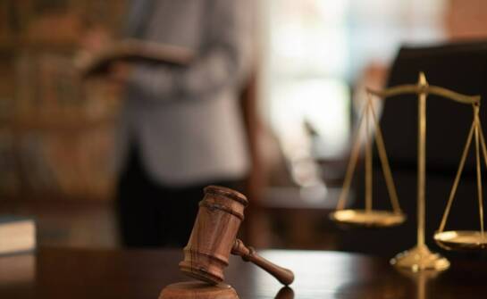 Jakie są etapy postępowania prawnego dla represjonowanych z pomocą adwokata?