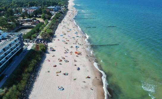 Jakie formy rekreacji są dostępne w wypoczynkowym ośrodku w Rewalu?