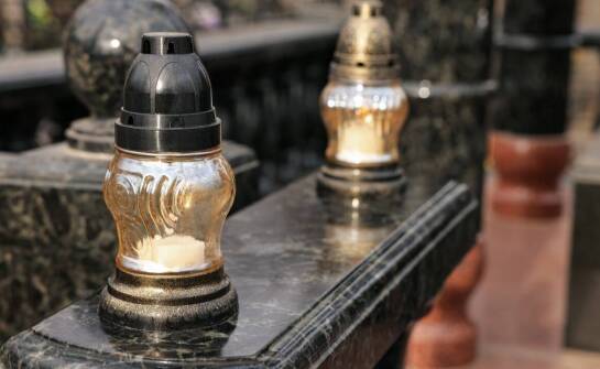 Co warto wiedzieć o organizacji mszy za zmarłych jako części pogrzebowych usług?