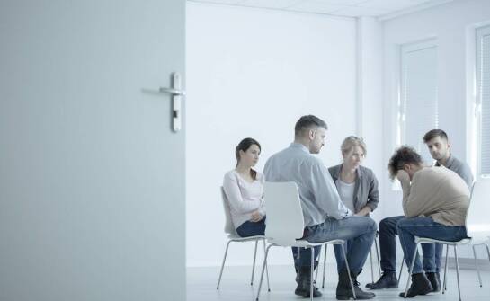 Rola grupowej terapii w prywatnym ośrodku leczenia uzależnień