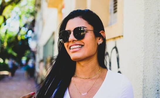 Dlaczego warto dostosować przeciwsłoneczne okulary do swojej wady wzroku?
