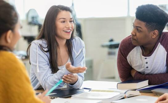 Jak angielski quest wpływa na pewność siebie uczniów podczas konwersacji?