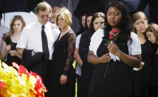 Ile trzeba zapłacić za pochówek zmarłego? Koszty ceremonii pogrzebowej