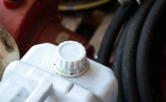 Zalecenia producenta dotyczące oleju do zagęszczarki – dlaczego warto przestrzegać ich?