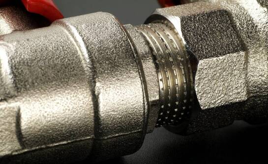 Jakie innowacje technologiczne są dostępne w termostatycznych zaworach m30x1,5?