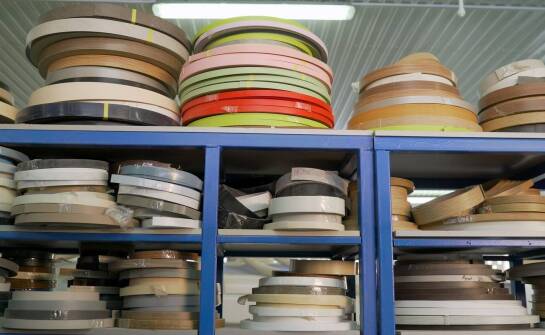 Jakie materiały są wykorzystywane w produkcji 3D sufitów napinanych