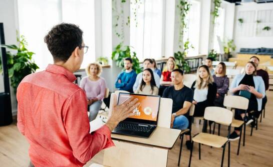 Interaktywne monitory jako narzędzie wspierające współczesne metody dydaktyczne