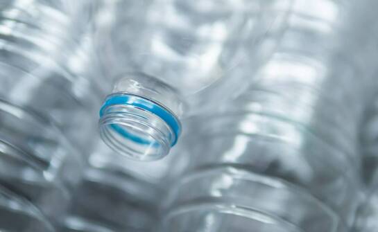 Wpływ recyklingu butelek z PET na zrównoważony rozwój