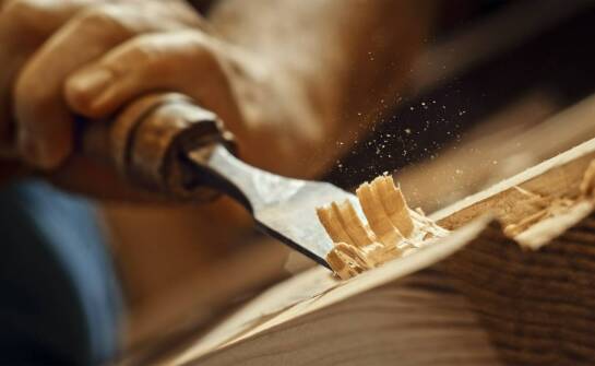 Jakie są zalety cięcia i łupania drewna na wymiar w Cieszynie?