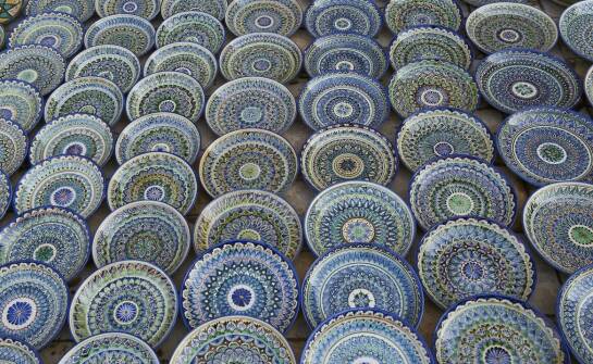 Jakie wzory filiżanek z Bolesławca najlepiej komponują się z nowoczesnymi wnętrzami?