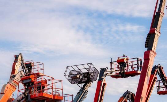Koszowe podnośniki a optymalizacja procesów budowlanych