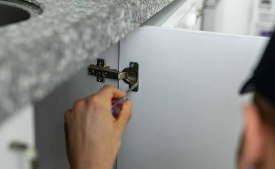 Montaż granitowego zlewu w szafce 40: co warto wiedzieć?