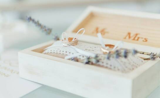 Jakie style weselne najlepiej komponują się z wklęsłymi ślubnymi obrączkami?