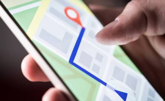 Jakie czynniki są kluczowe przy wyznaczaniu trasy online dla ciężarówek?