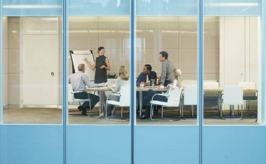 Jak mobilna tablica ułatwi prezentację projektu?