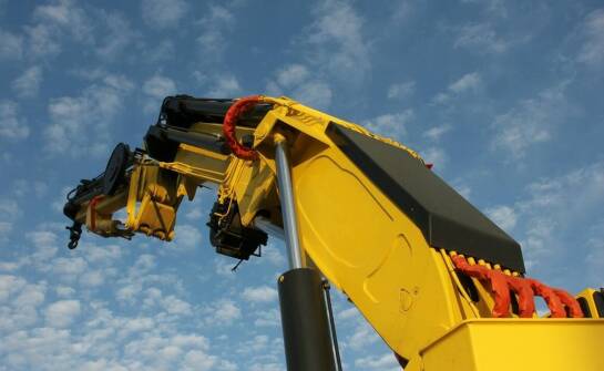 Jakie są zalety stosowania nowoczesnych zabezpieczeń w systemach suwnic?