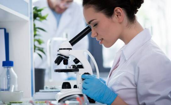 Molekularne badania w klinicznej medycynie – zastosowanie i korzyści