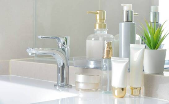 Nowoczesne techniki dekoracji kosmetycznych opakowań: od sitodruku po metalizację