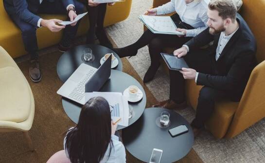 Znaczenie kultury feedbacku w budowaniu długotrwałych relacji pracowniczych.