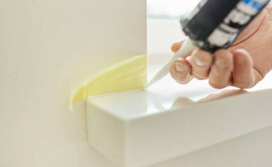 Jakie są wyzwania związane ze stosowaniem wodoszczelnej masy uszczelniającej?