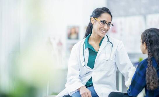 Leczenie żył – jak specjalistyczne przychodnie mogą pomóc?