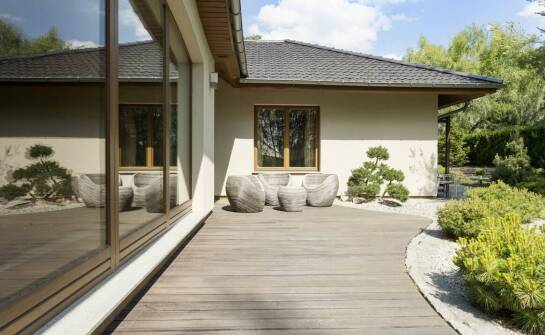 Jak chronić drewniany taras przed wpływem zewnętrznych czynników?