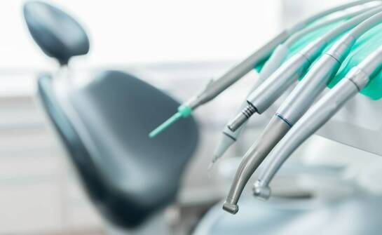 Jakie są najczęstsze mity dotyczące usuwania chirurgicznego zębów?